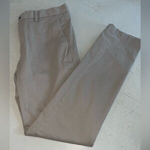 Banana Republic| Men's Chino Khaki Pants| Size: 32/34